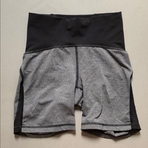 Lululemon Train Times Shorts Sz 4